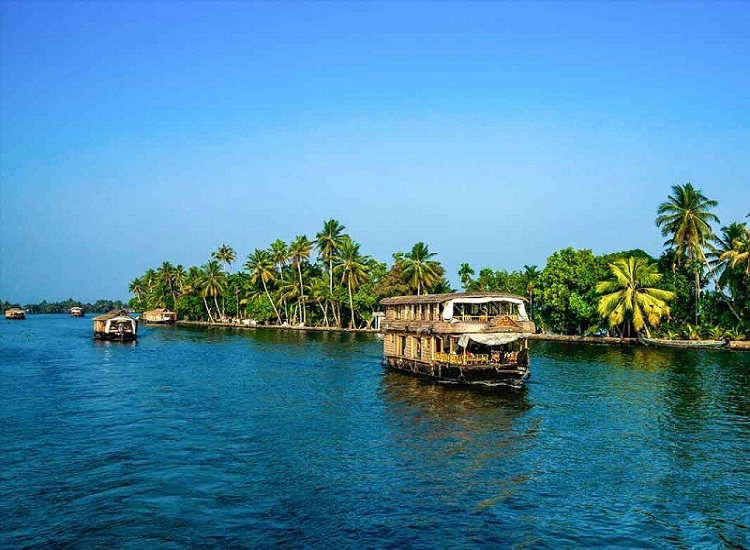 backwater tourist destination in kerala