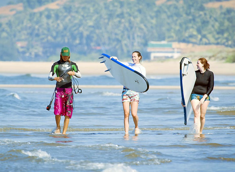 Surfing in India