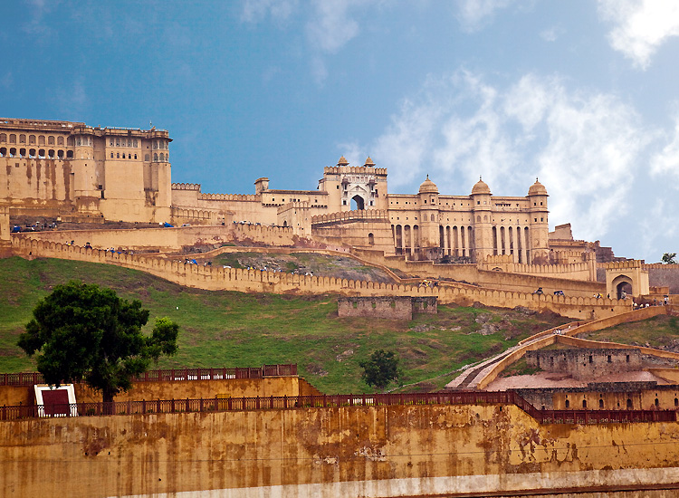 15 Historic Forts From India