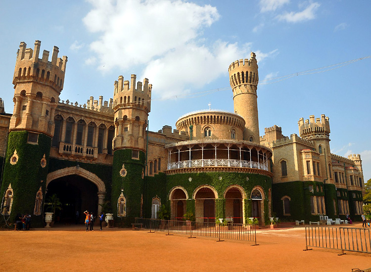 famous tourist places in karnataka