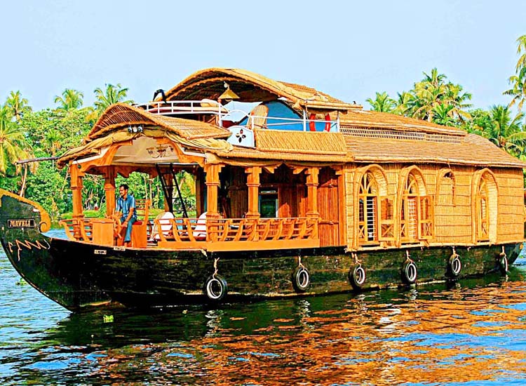 Houseboat ride on backwaters in Alleppey