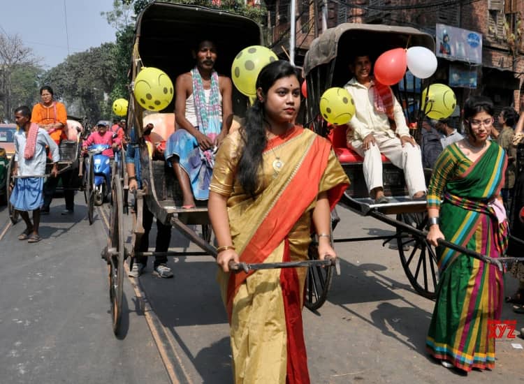 Kolkata go to celebrate Valentine's Day