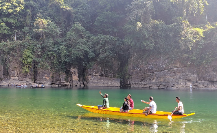 Boating point in Meghalaya for couples