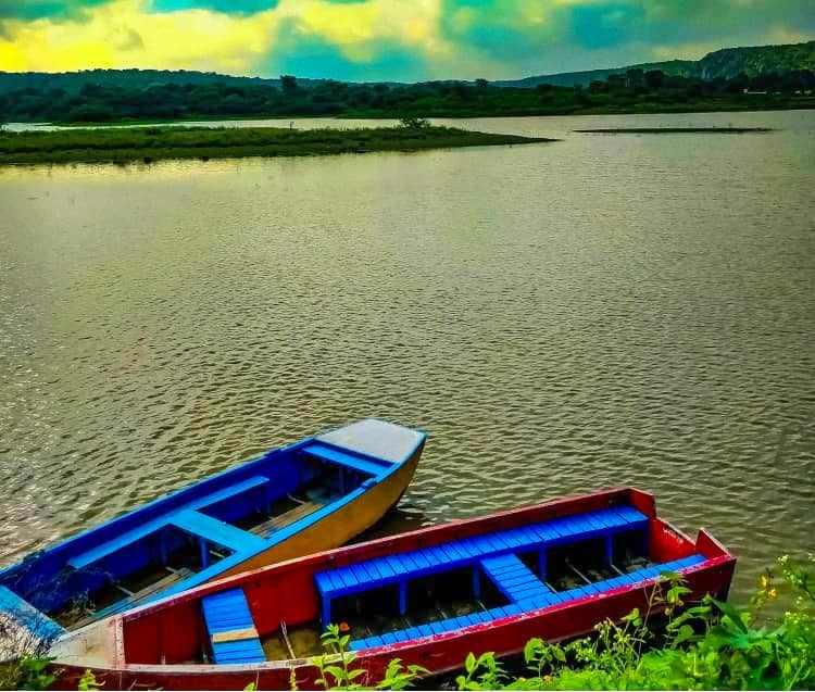 Couple or family enjoy Damdama-Lake