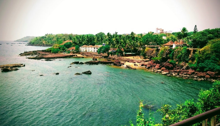 Dona Paula Beach