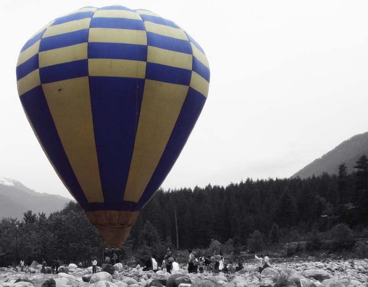 Hot air balloon ride in Manali