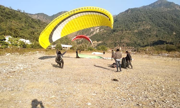 Enjoy paragliding in Kanatal