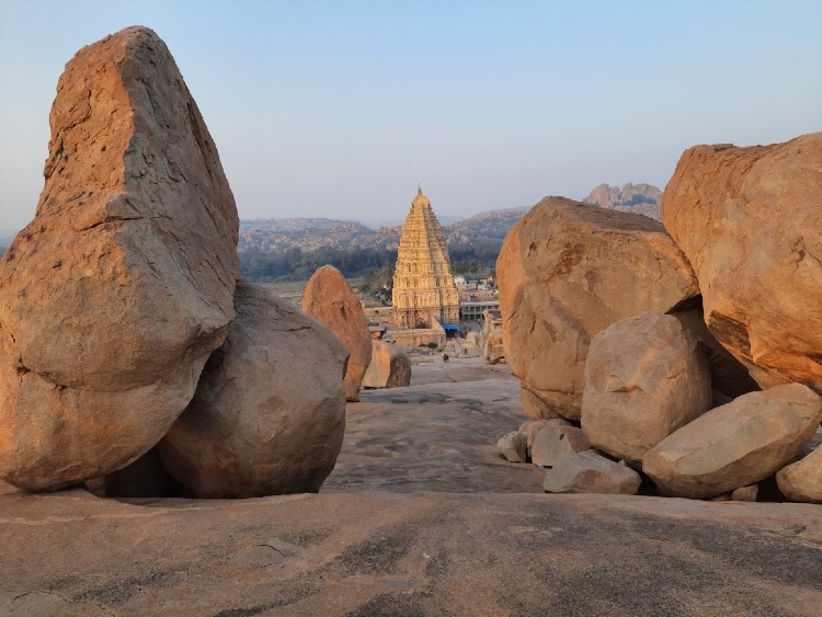 Hemakuta Hill Temple