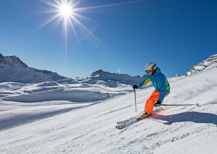 Skiing in Auli