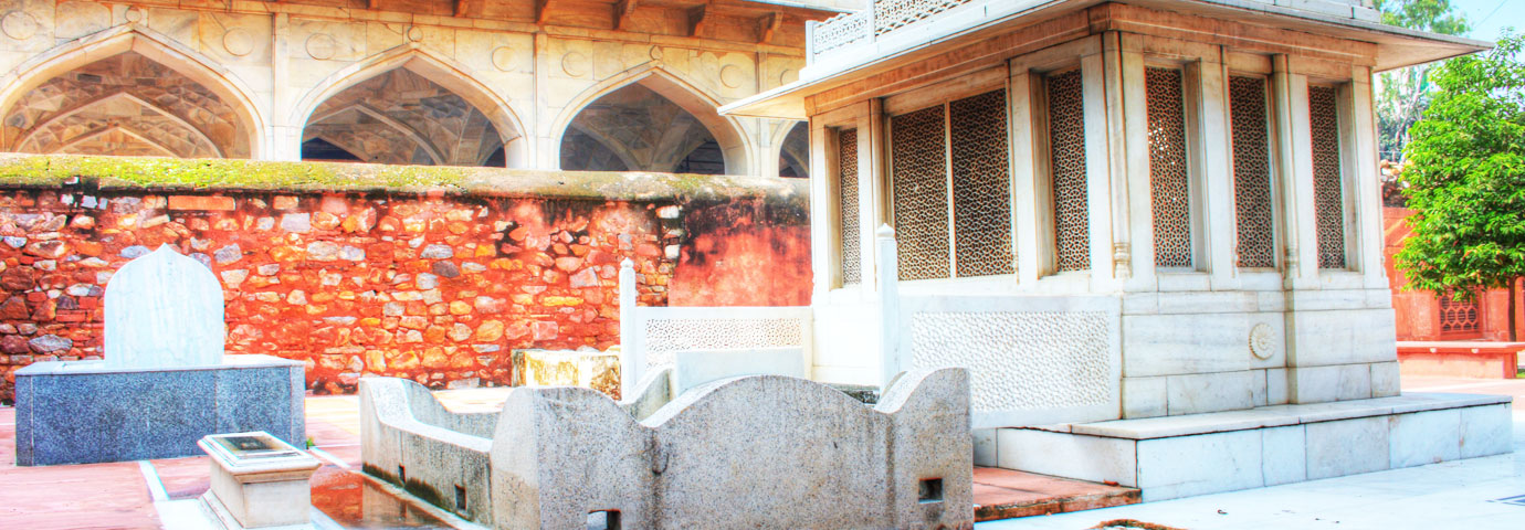Mirza Ghalibs Tomb