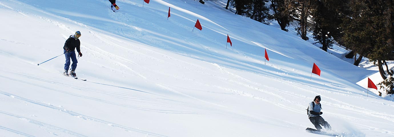 Skiing in Manali