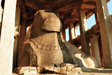 Nandi Statue